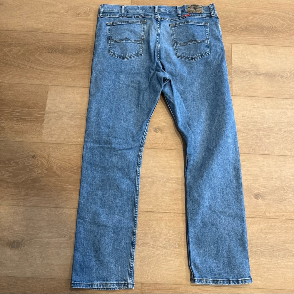 Wrangler Premium Quality Men's Jeans 38x32  Light-Medium Wash Blue Denim Comfort - Picture 9 of 15
